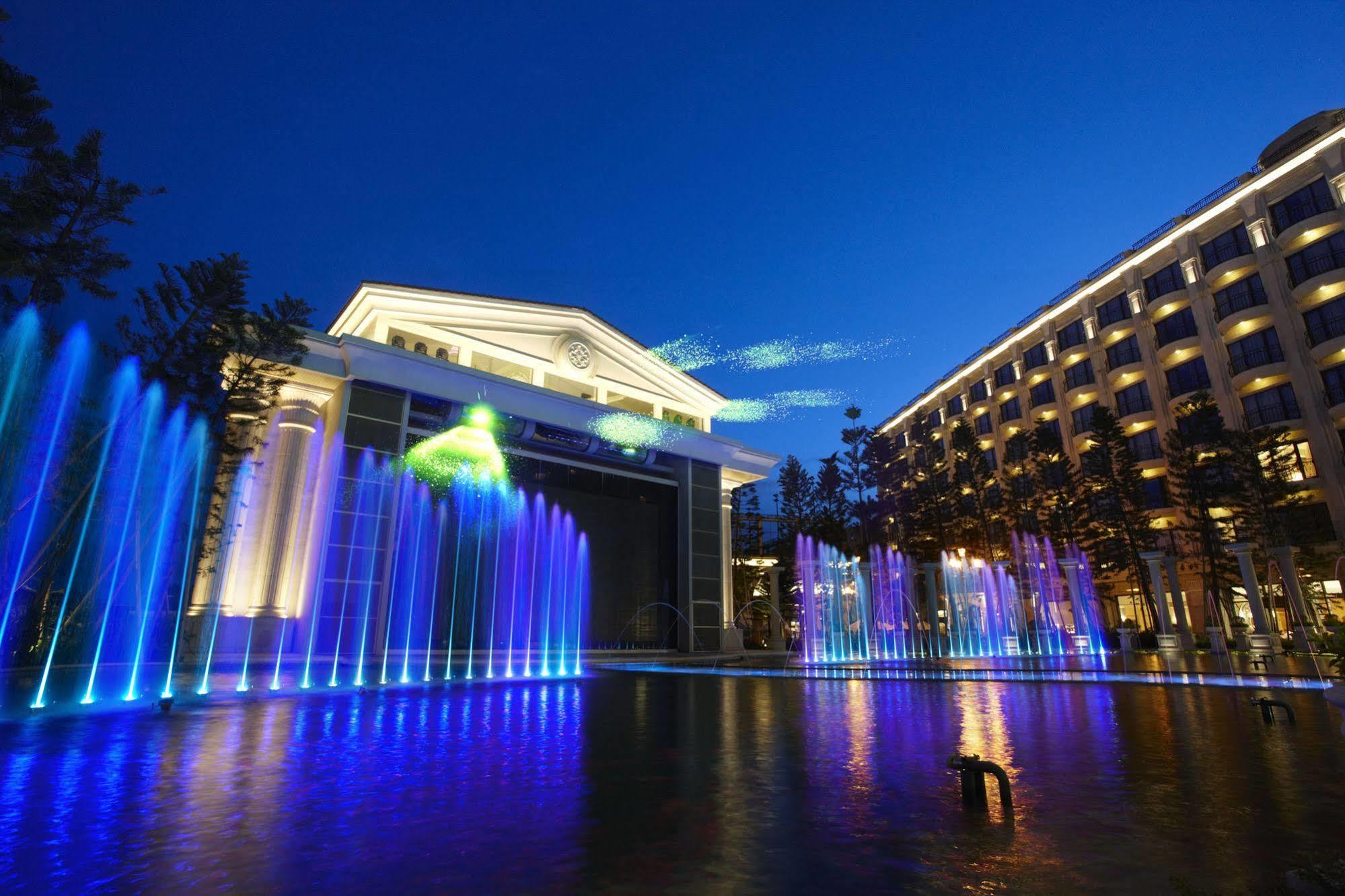 โรงแรมอี ดา รอยัล ต้าชู่ ภายนอก รูปภาพ Fountains at the hotel