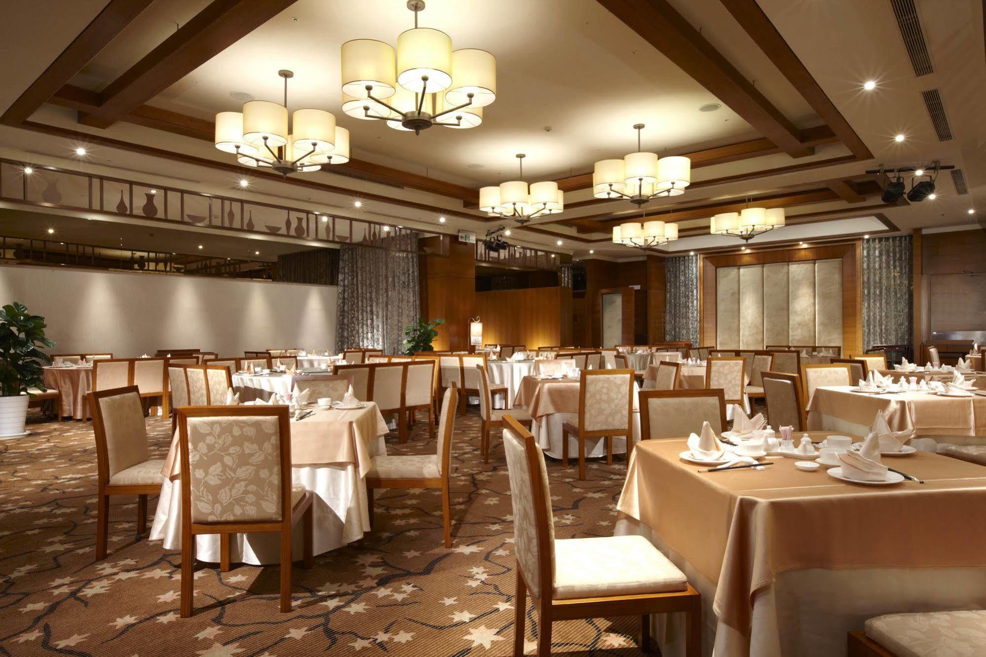 โรงแรมอี ดา รอยัล ต้าชู่ ร้านอาหาร รูปภาพ Interior of the restaurant